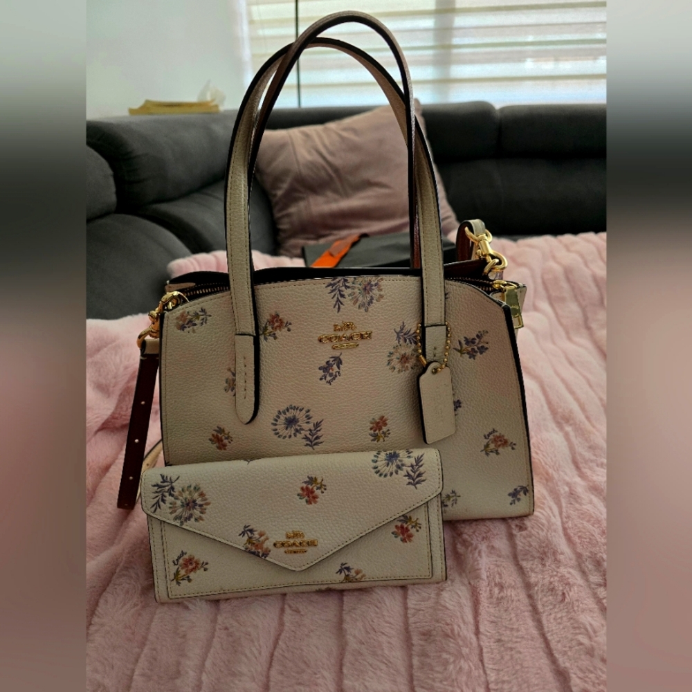 Charlie Carryall 28 With Meadow Prairie Print And Matching Wallet